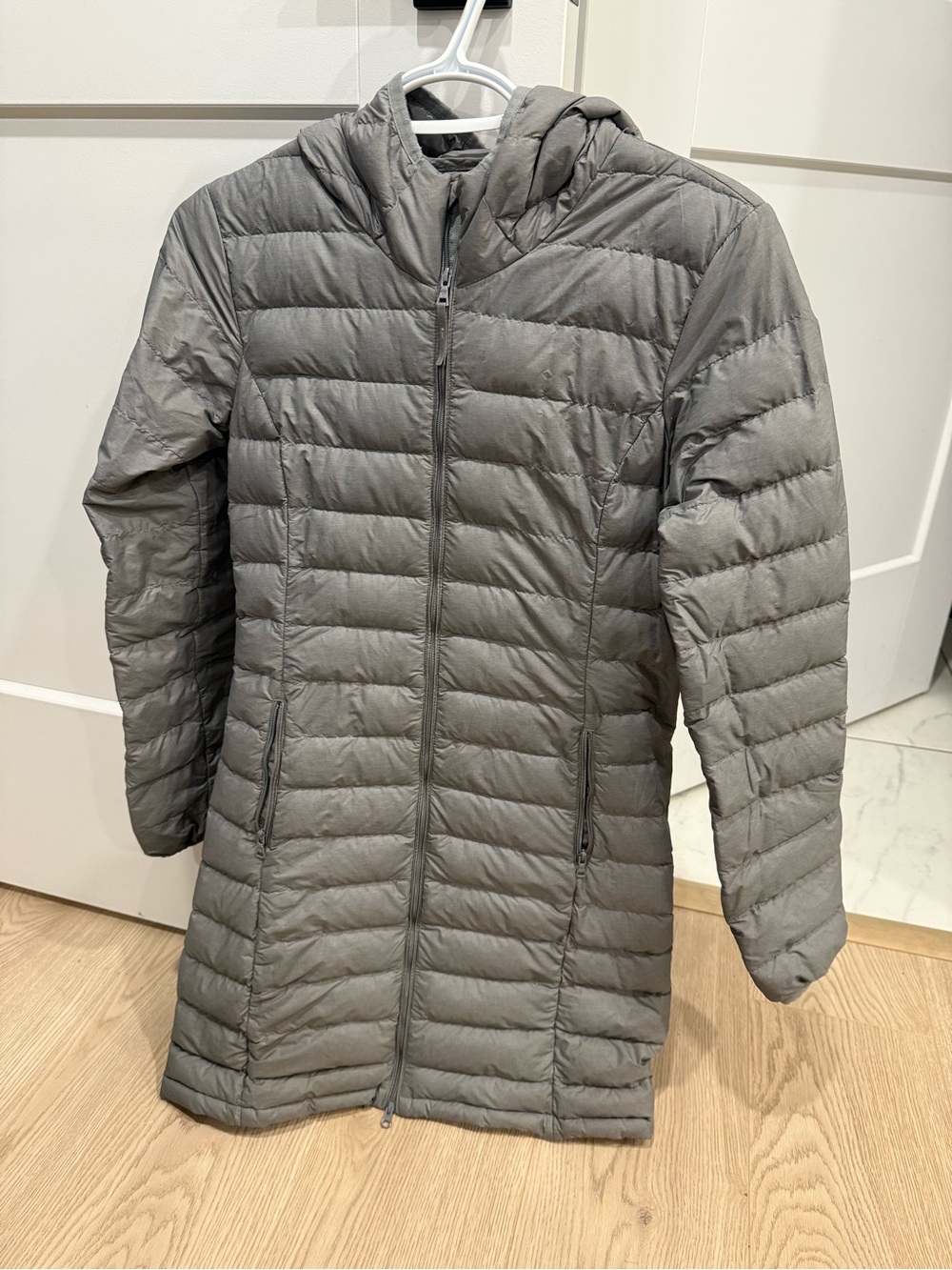 Aritzia TNA Botanie Super Light Puffer Jacket